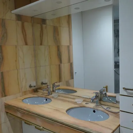 Spacious Cocoon With Two Terraces