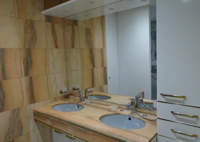 Spacious Cocoon With Two Terraces