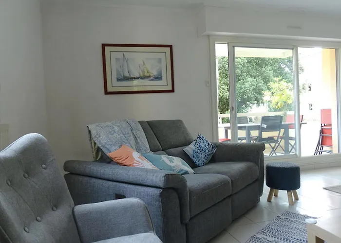 Spacious Cocoon With Two Terraces *